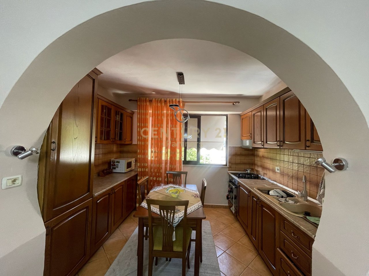 APARTAMENT ME QIRA 2+1 TEK RRUGA MYSLYM SHYRI