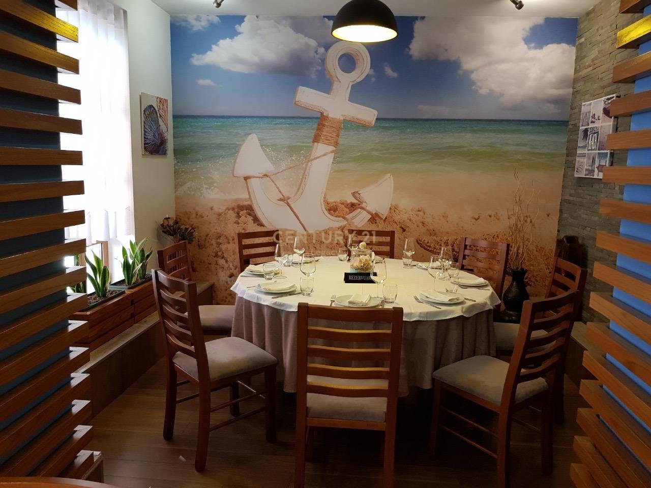 Shitet Ambineti Komercial, Bar Restorant Peshku prane Gjimnazit "Ismail Qemali" !