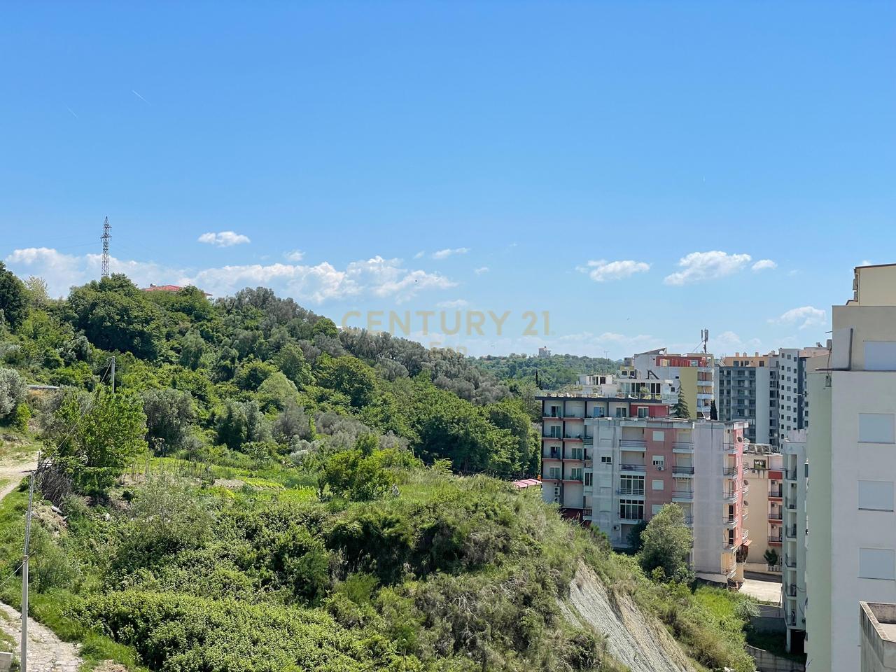 Apartament 1+1 Për Shitje në Shkëmbi I Kavajës, Durrës me Pamje Nga Deti!