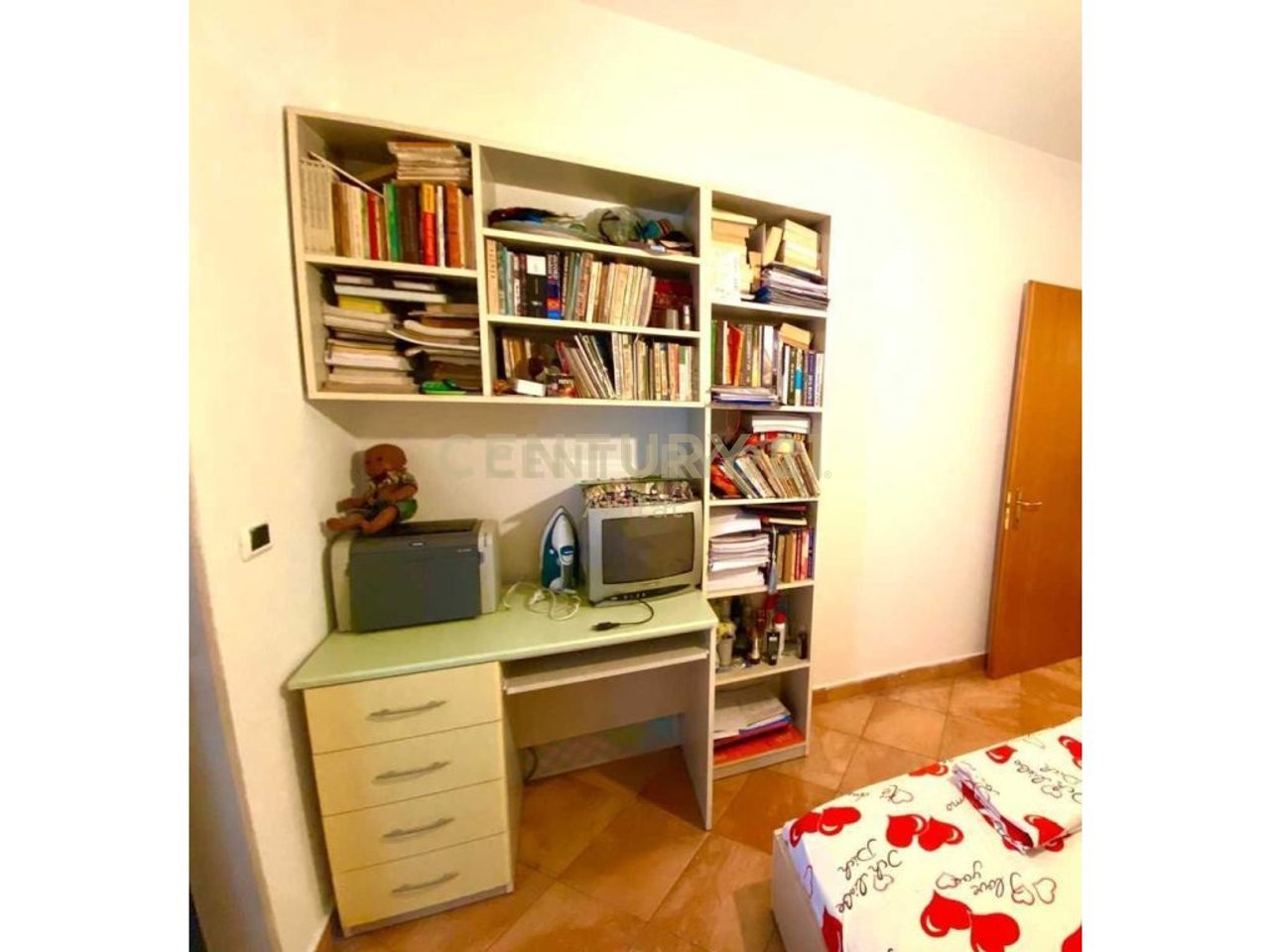 We are renting a 1+1 apartment on Kavaja Street.
