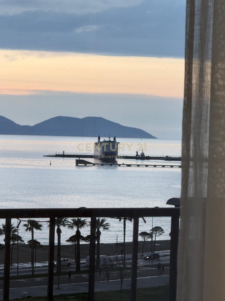 LUNGOMARE, ATTICO IN VENDITA CON VISTA MARE