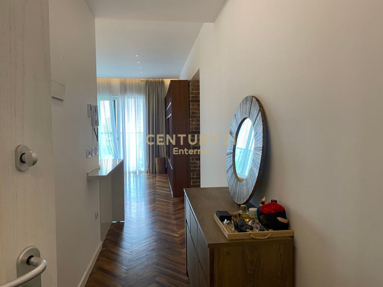Apartament 2+1+ Post Parkimi per Qera te Ambasador 3