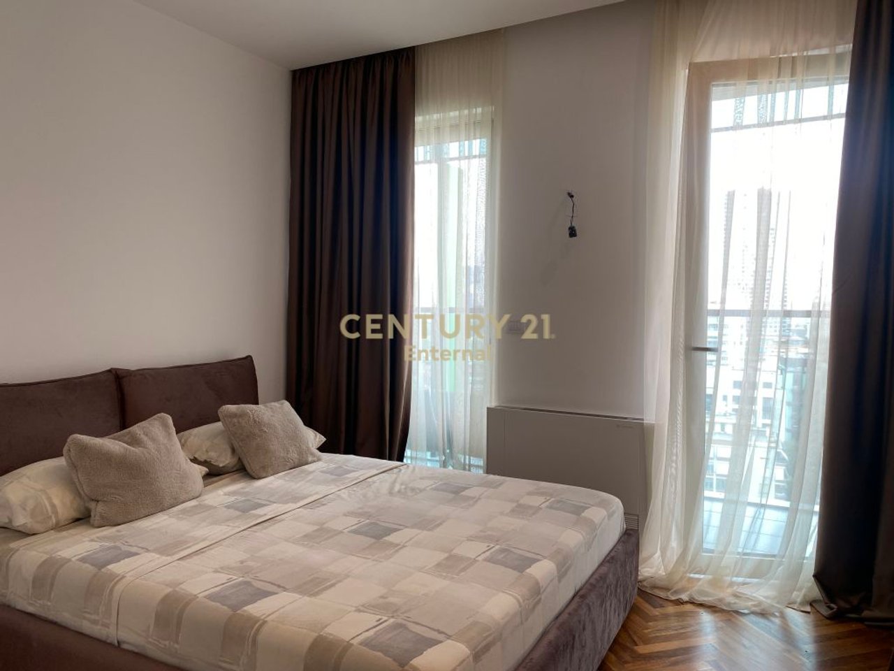 Apartament 2+1+ Post Parkimi per Qera te Ambasador 3