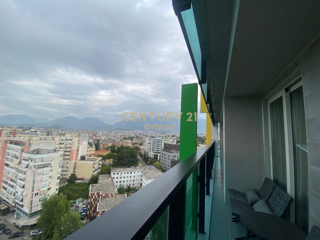 Apartament 2+1+ Post Parkimi per Qera te Ambasador 3