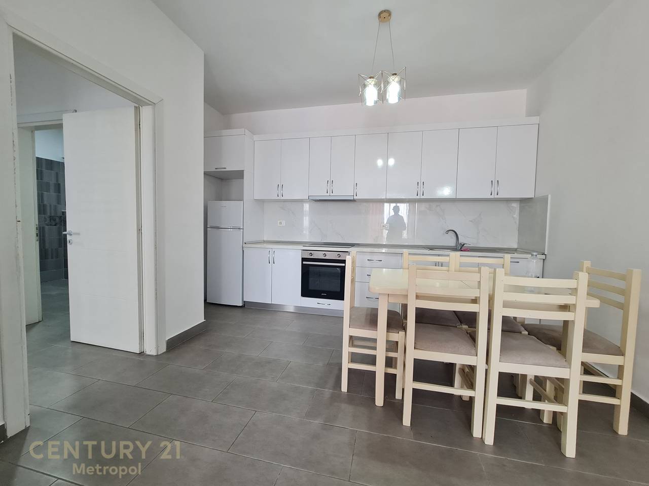2+1+2 APARTMENT FOR SALE IN KAMEZ, MAIN STREET!