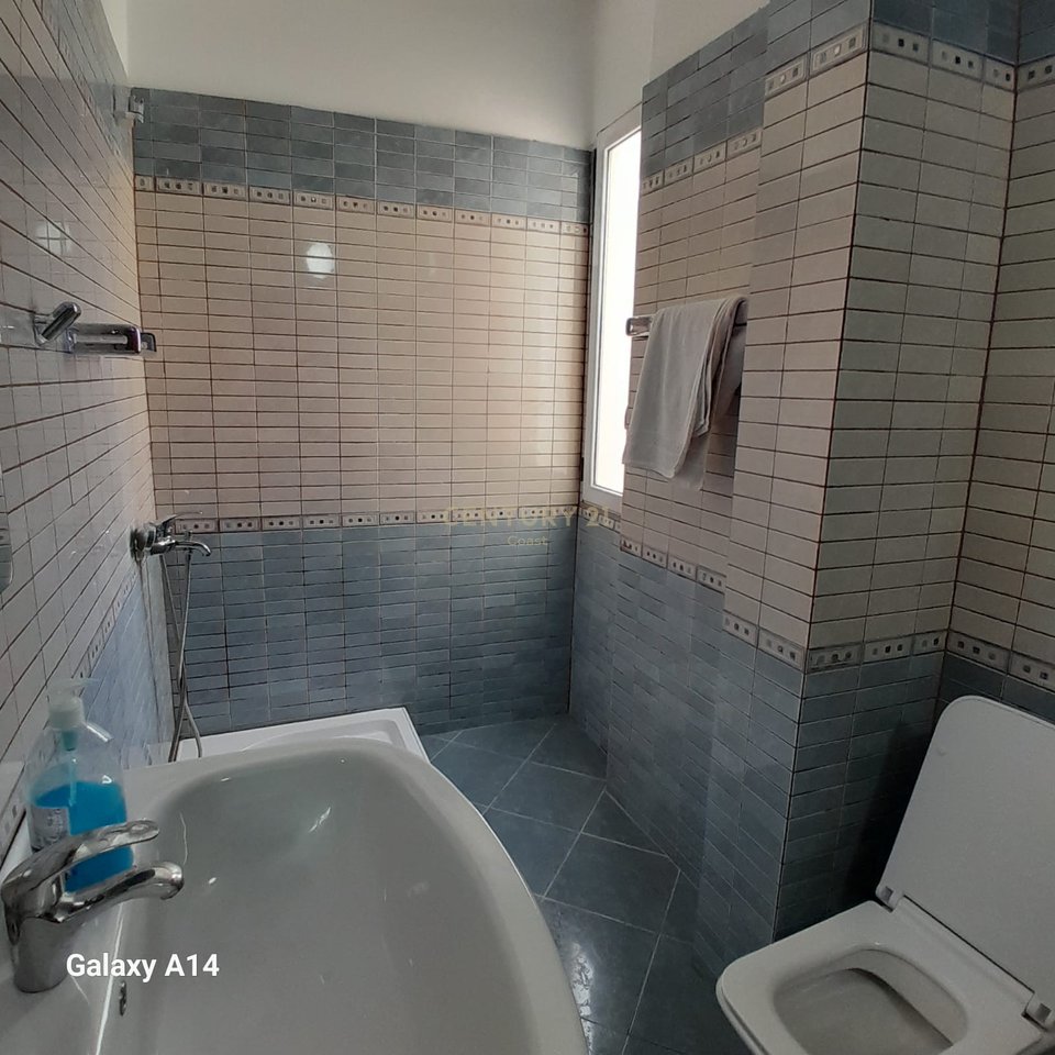 JEPET ME QIRA APARTAMENT 2+1 ,PRANE KISHES ORTODOKSE VLORE!!