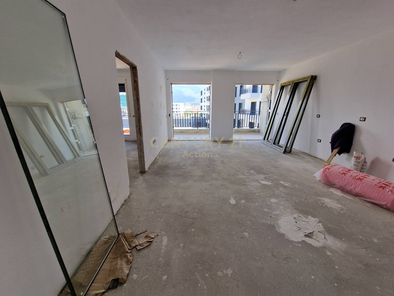NEW BOULEVARD, 3+1+2 APARTMENT FOR SALE IN THE NDERJONI COMPLEX!
