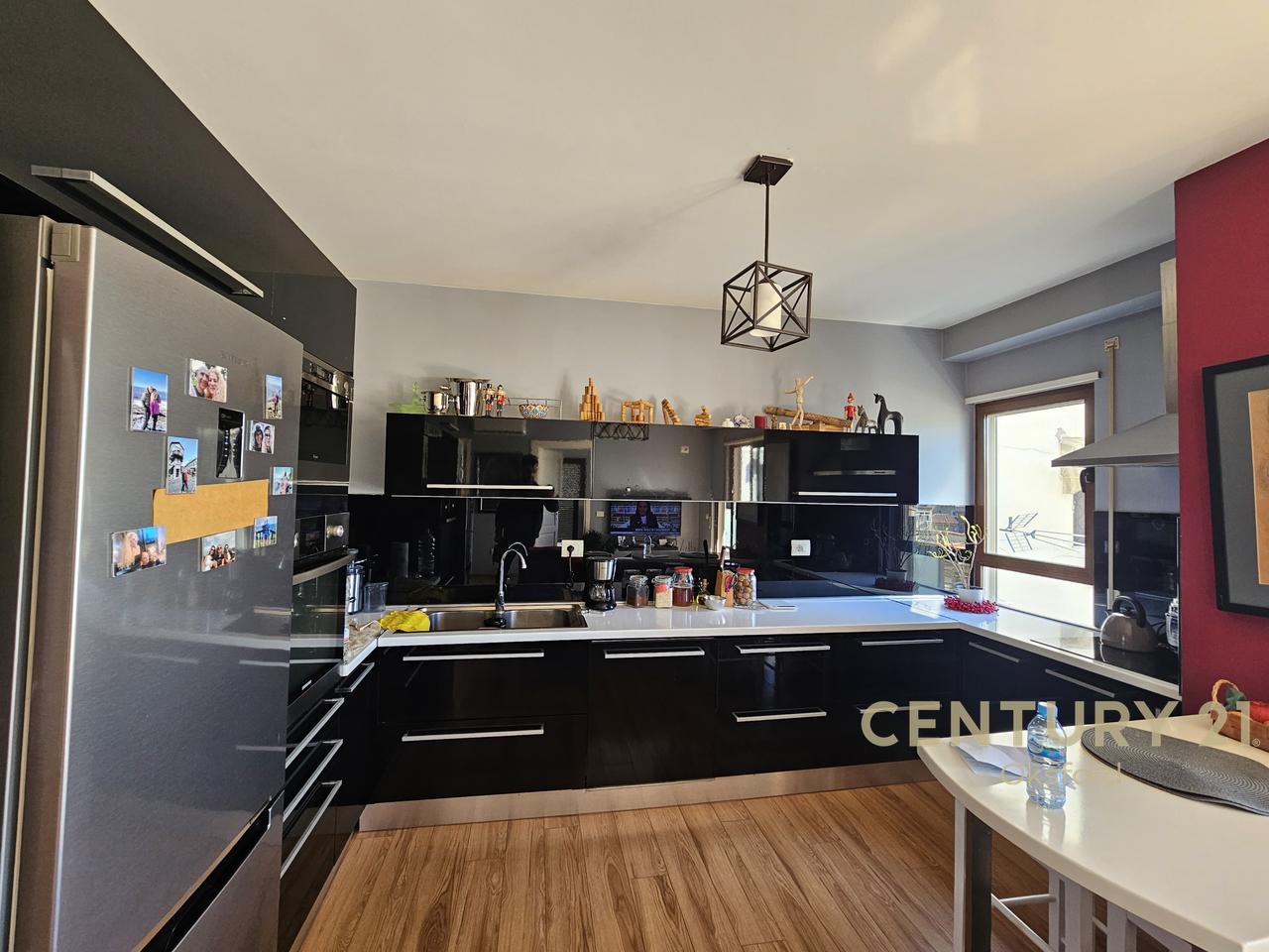 JAPIM ME QIRA APARTAMENT 2+1 NE RRUGEN MINE PEZA!