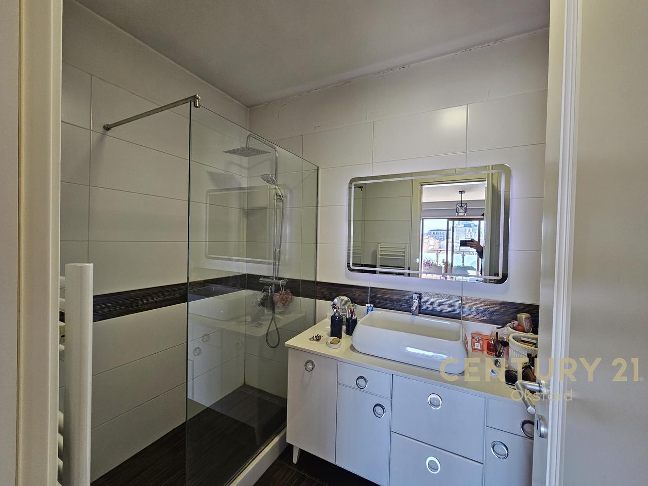 JAPIM ME QIRA APARTAMENT 2+1 NE RRUGEN MINE PEZA!