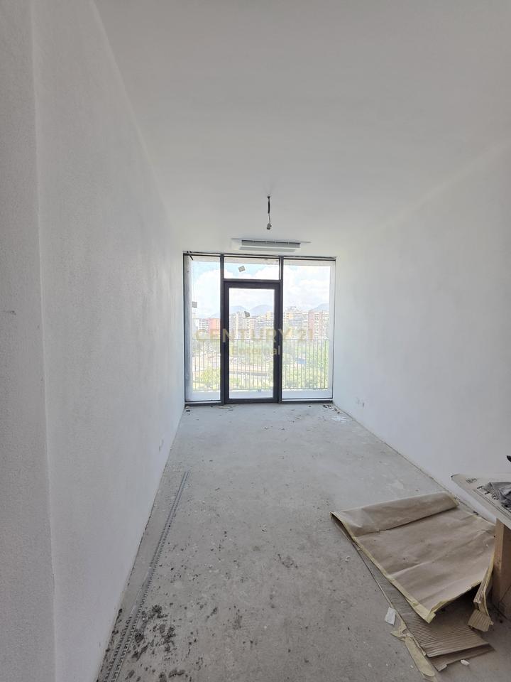 Open Space + Parkim Me Qira në Lake View