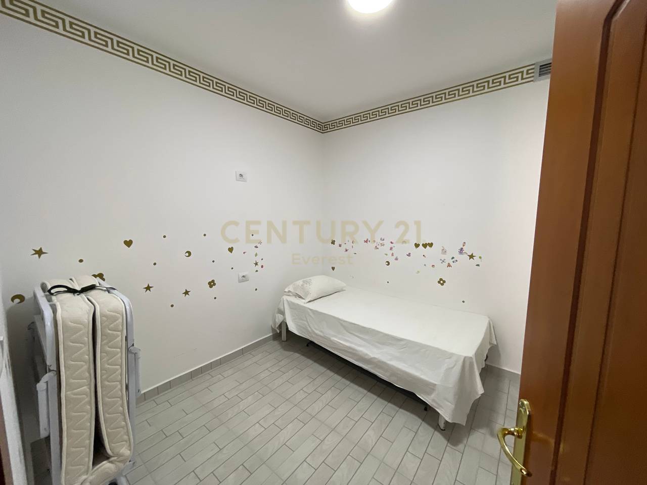 SARANDE, SHESIM APARTAMENT 3+1+2 SHUME PRANE DETIT