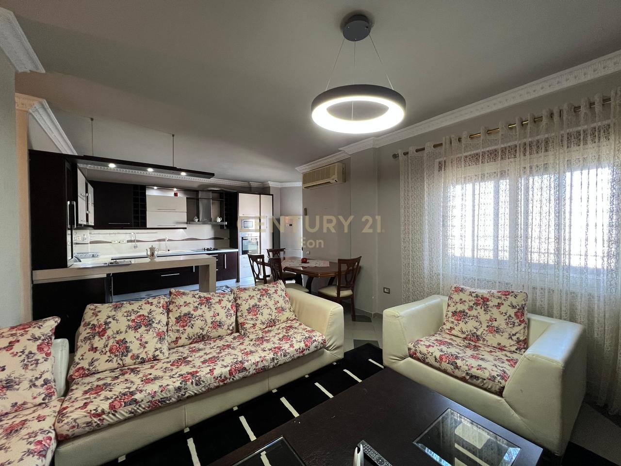 Shitet, Apartament 3+1+2, Prane Markates Durres !