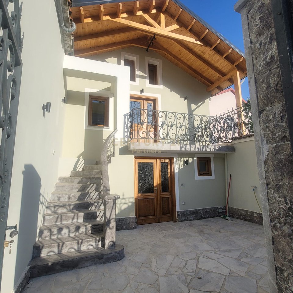 Two-story private house for sale - Gjergj Kastrioti Boulevard, near the "Sotir Gura" school in Korce