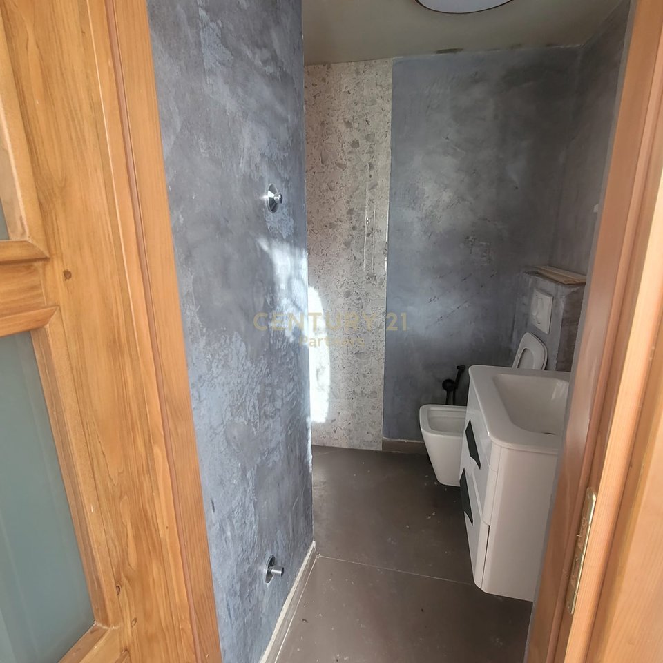 Two-story private house for sale - Gjergj Kastrioti Boulevard, near the "Sotir Gura" school in Korce
