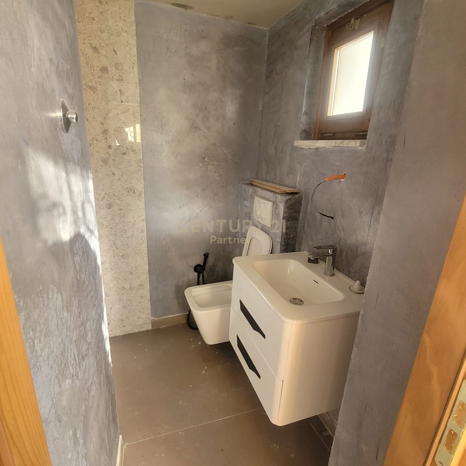 Two-story private house for sale - Gjergj Kastrioti Boulevard, near the "Sotir Gura" school in Korce