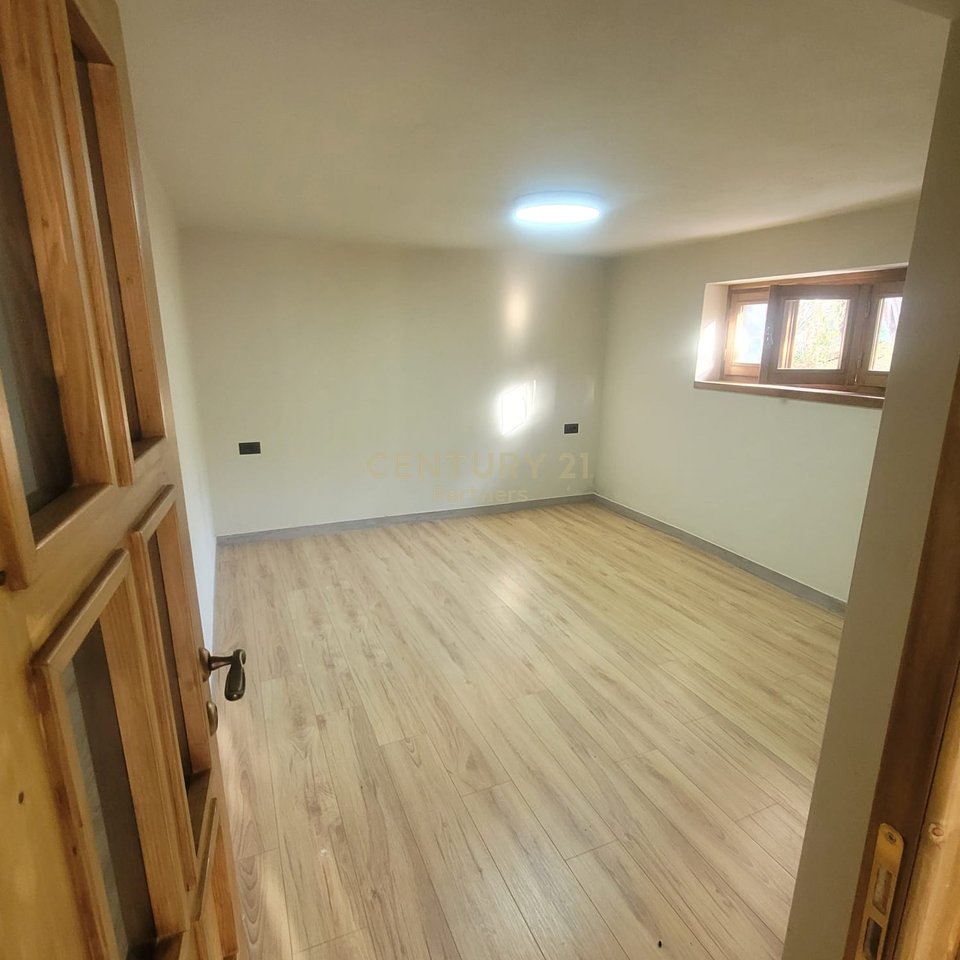 Two-story private house for sale - Gjergj Kastrioti Boulevard, near the "Sotir Gura" school in Korce