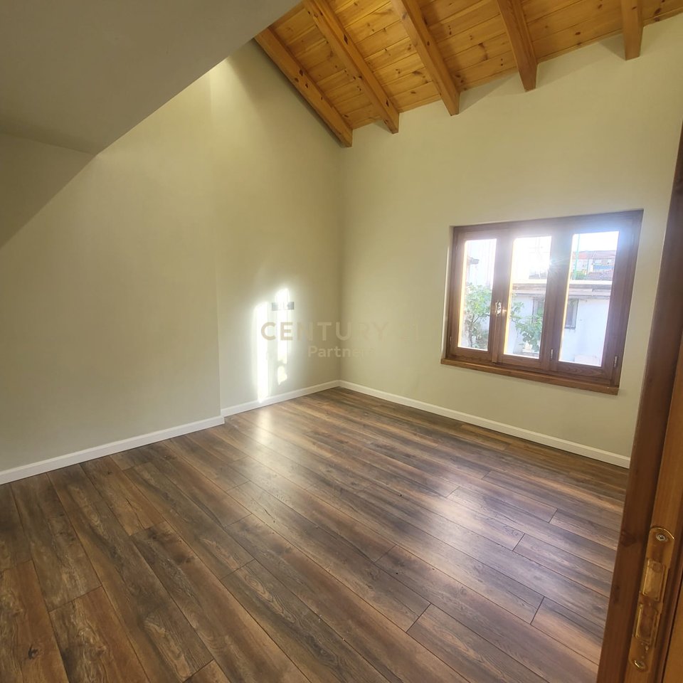 Two-story private house for sale - Gjergj Kastrioti Boulevard, near the "Sotir Gura" school in Korce