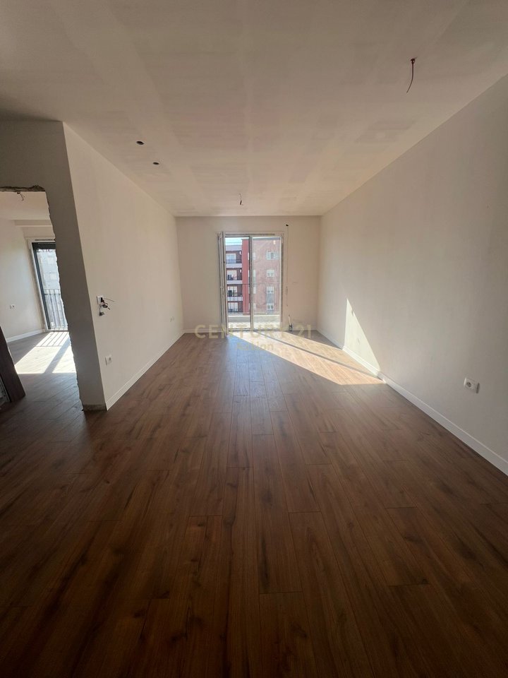 Shesim    apartament  1+1 "Kompleksi  Jolla",Unaza e  Re!