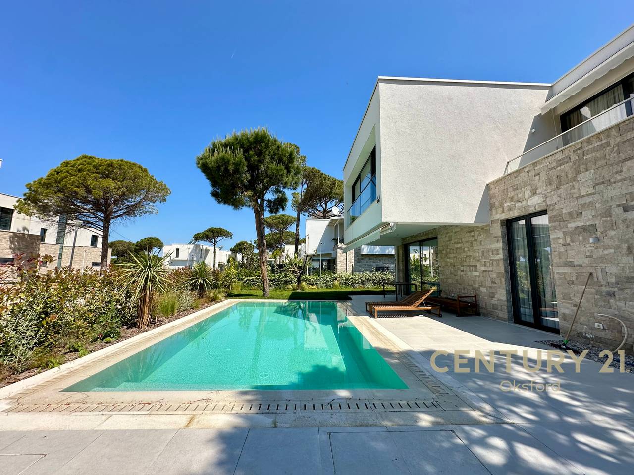 FOR SALE INDIVIDUAL VILLA WITH POOL, IN THE "SAN PIETRO" RESIDENCE!