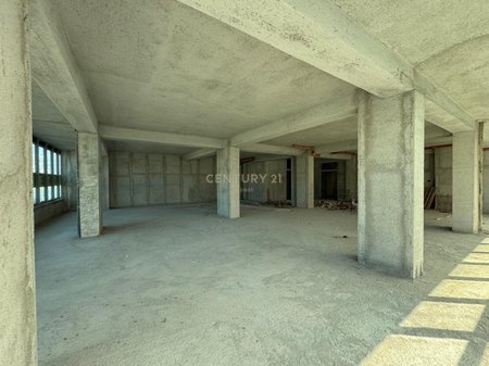 Commercial space for rent 500 m² – Center of Vlora, near the Polyclinic