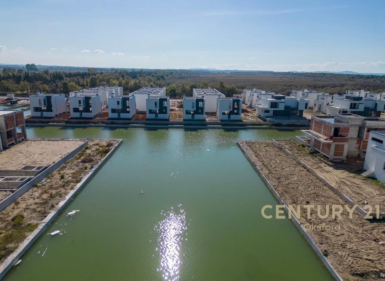 INDIVIDUAL VILLA WITH YARD FOR SALE, IN THE “TURQUOISE MARINA” COMPLEX!