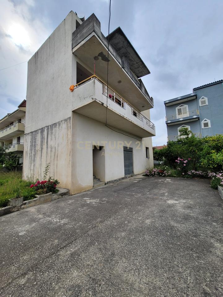 3-Storey Private House For Sale in Durres Nishtulla - €180,000 | 491 m²