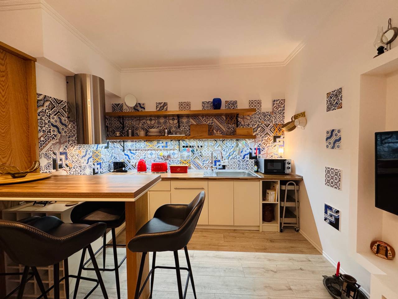 Jepet me qera apartament 1+1  ne Bllok  900 euro qera mujore