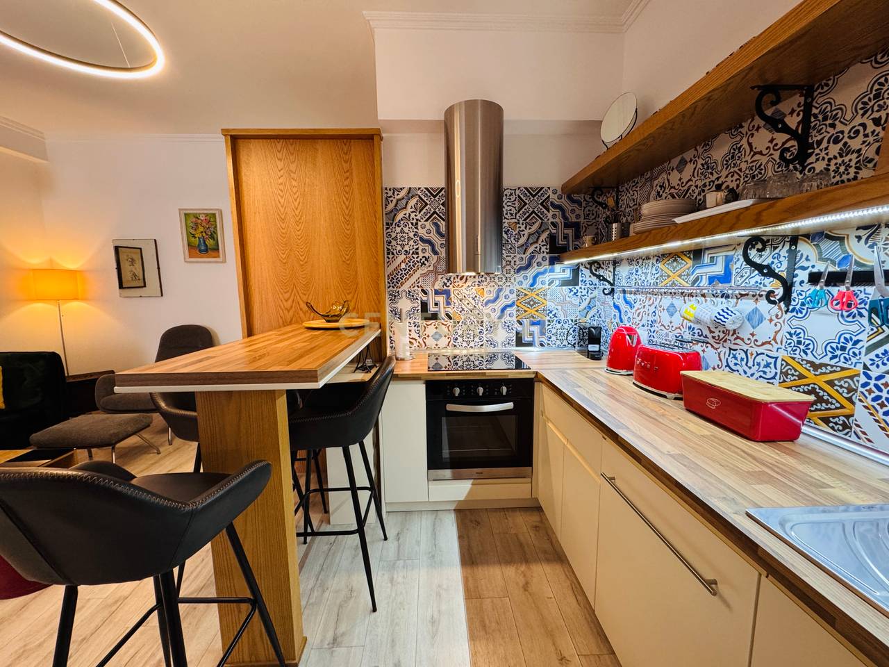 Jepet me qera apartament 1+1  ne Bllok  900 euro qera mujore