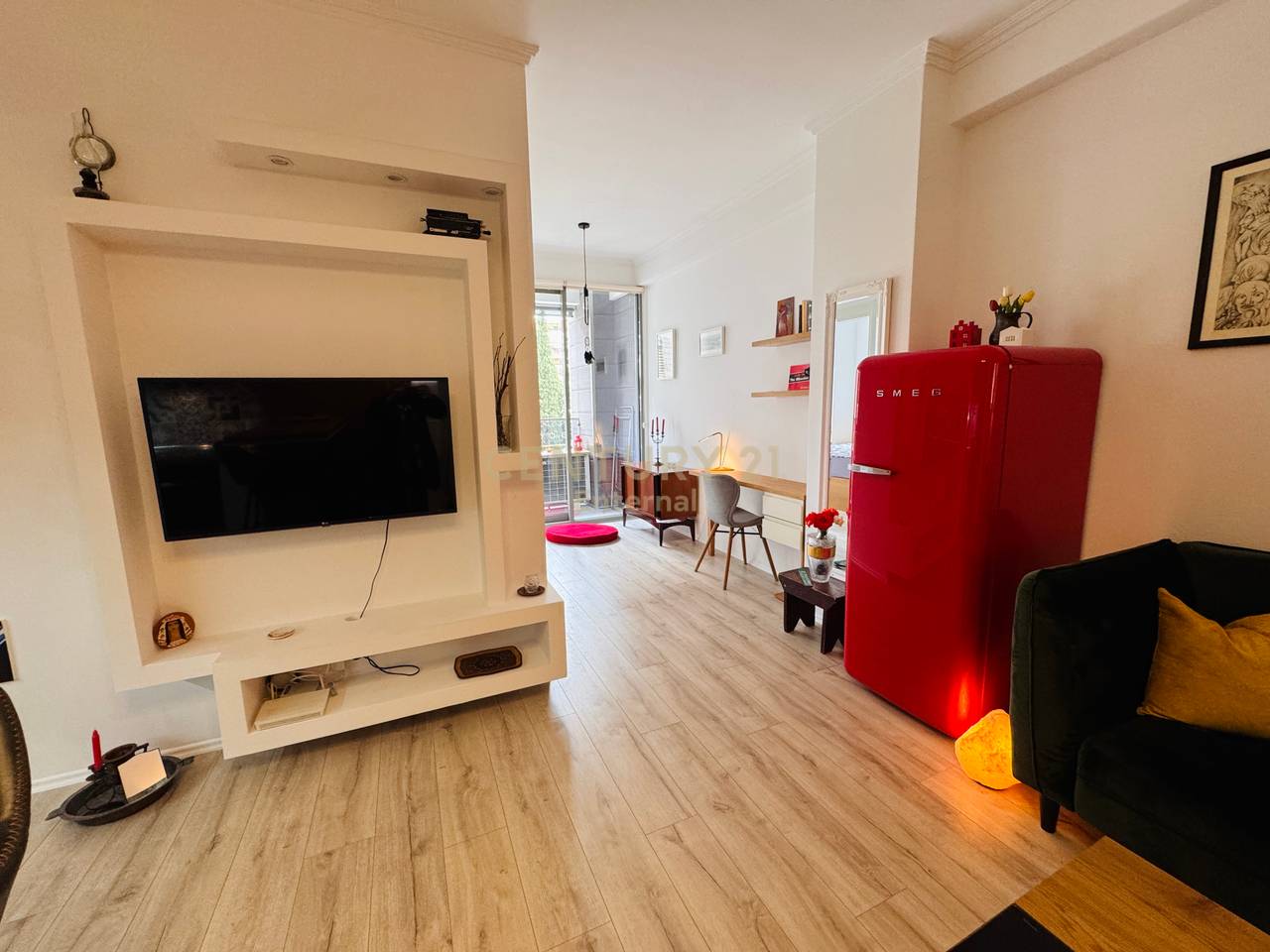 Jepet me qera apartament 1+1  ne Bllok  900 euro qera mujore