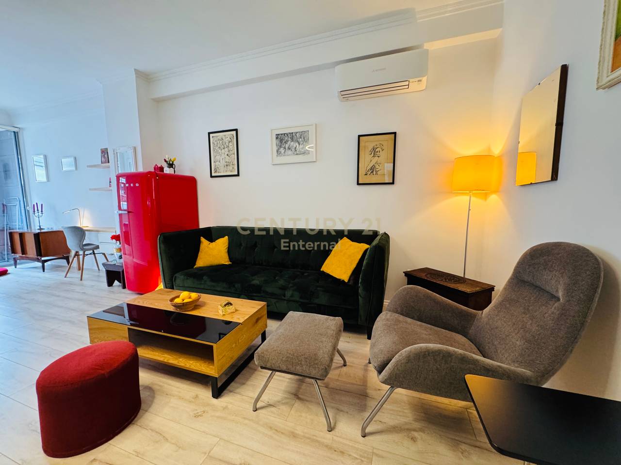 Jepet me qera apartament 1+1  ne Bllok  900 euro qera mujore