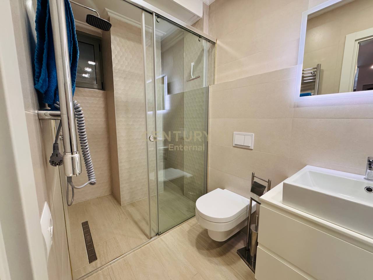 Jepet me qera apartament 1+1  ne Bllok  900 euro qera mujore