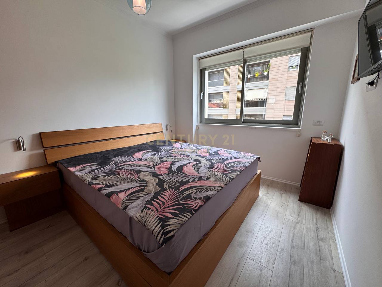 Jepet me qera apartament 1+1  ne Bllok  900 euro qera mujore