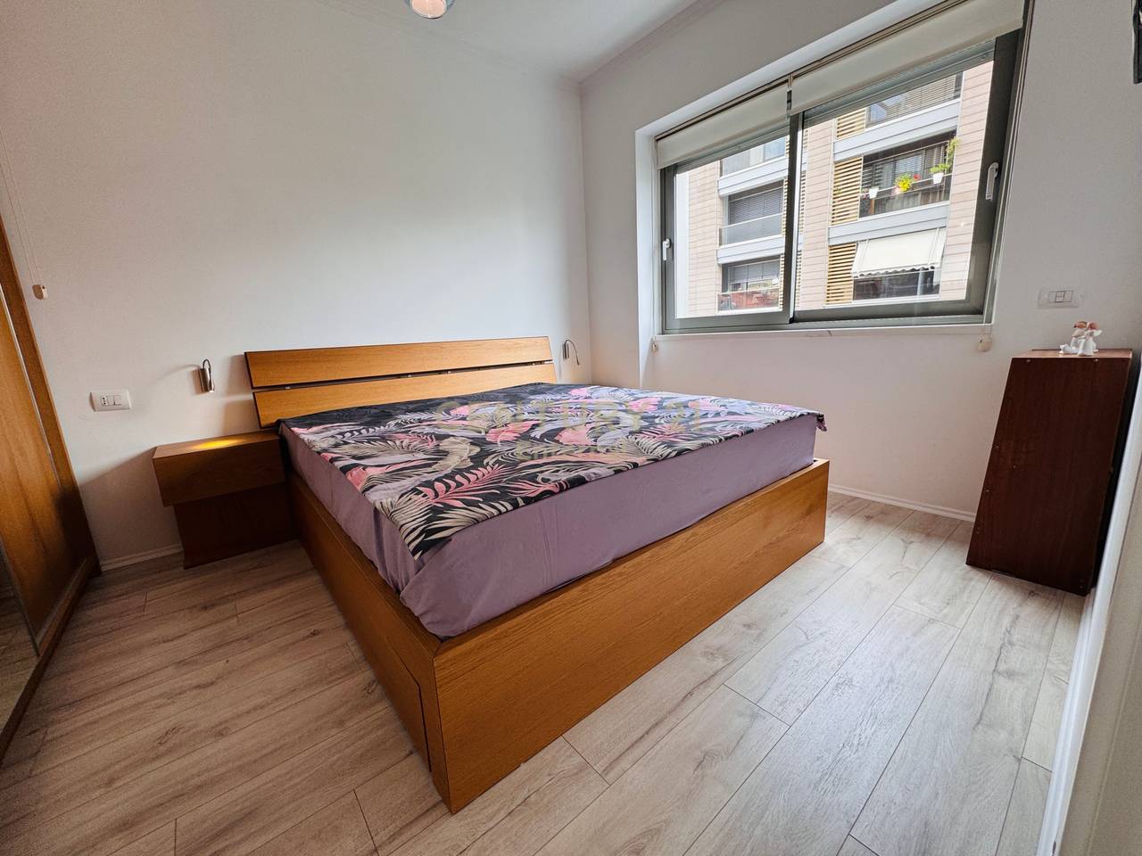Jepet me qera apartament 1+1  ne Bllok  900 euro qera mujore