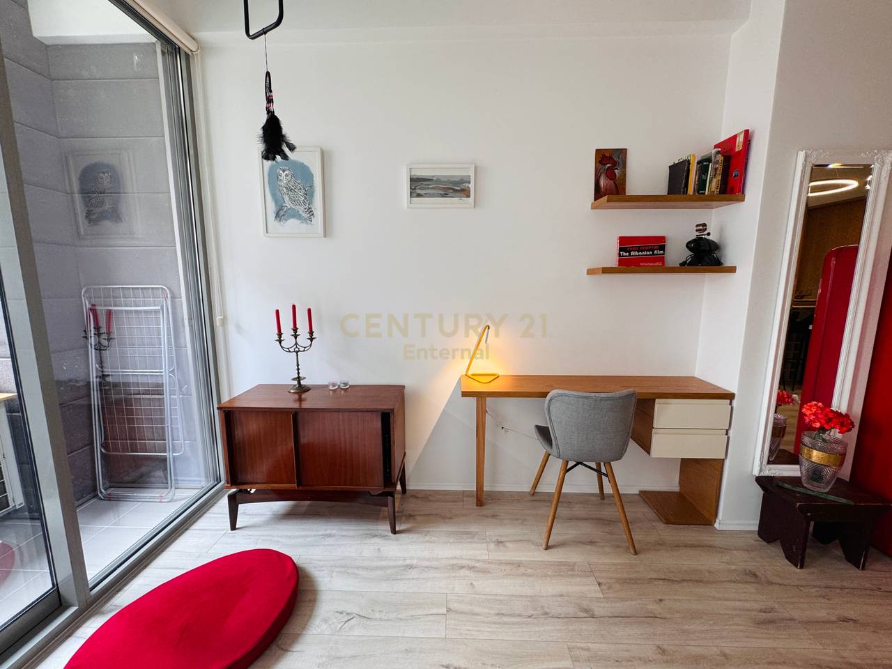 Jepet me qera apartament 1+1  ne Bllok  900 euro qera mujore