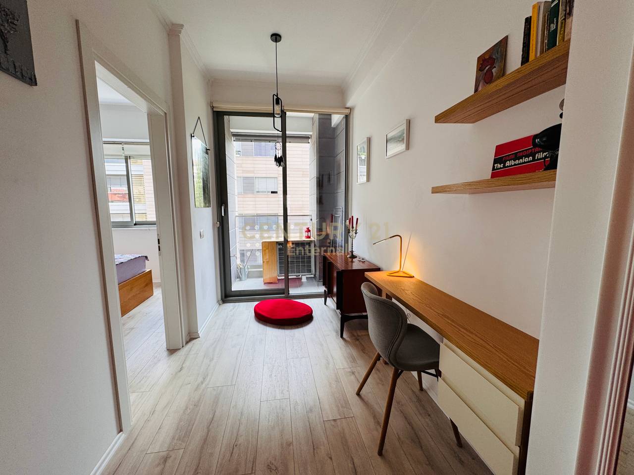 Jepet me qera apartament 1+1  ne Bllok  900 euro qera mujore