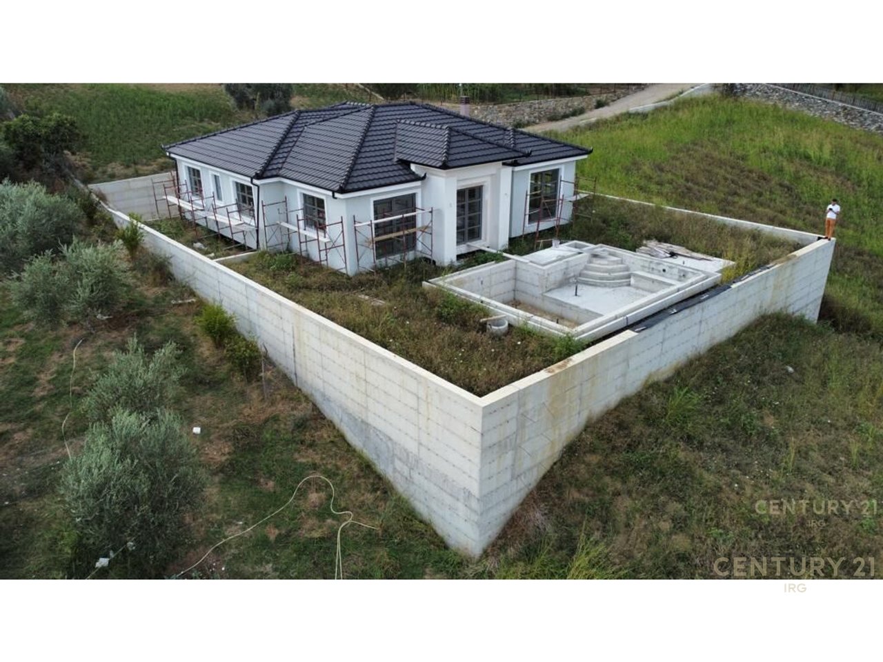 Individual Villa with Pool for Sale in Farke!