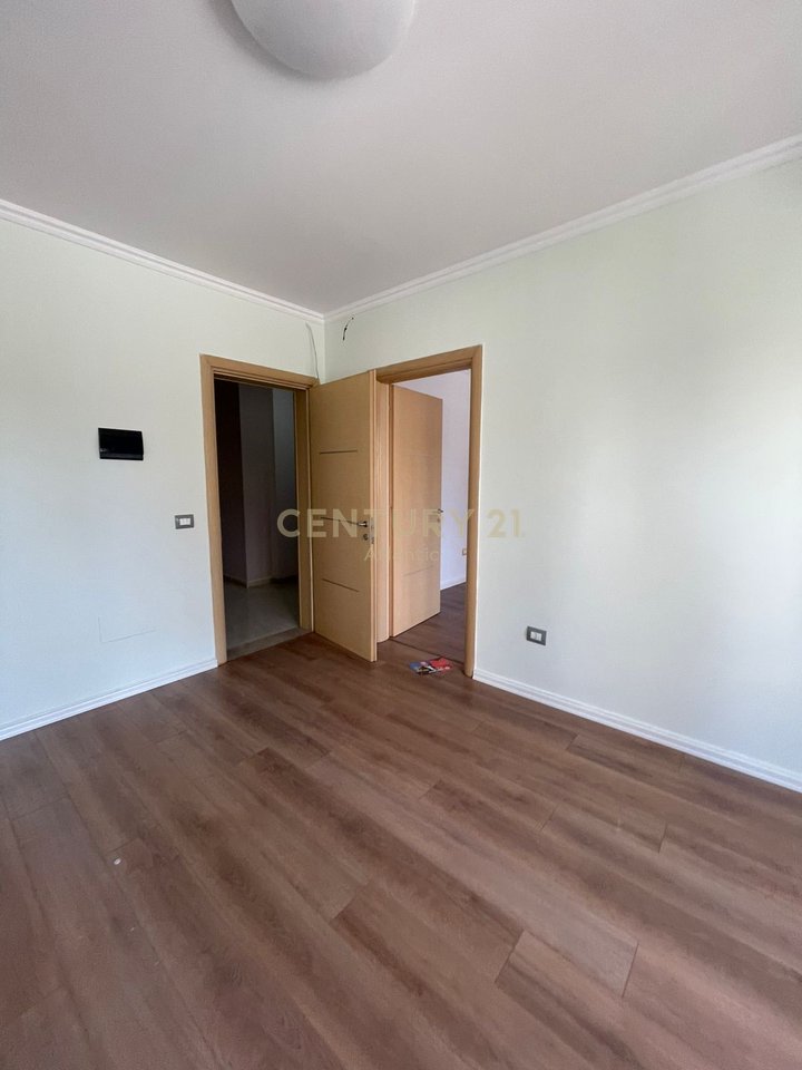 For Rent, Business Environment, Taxes, Durres!