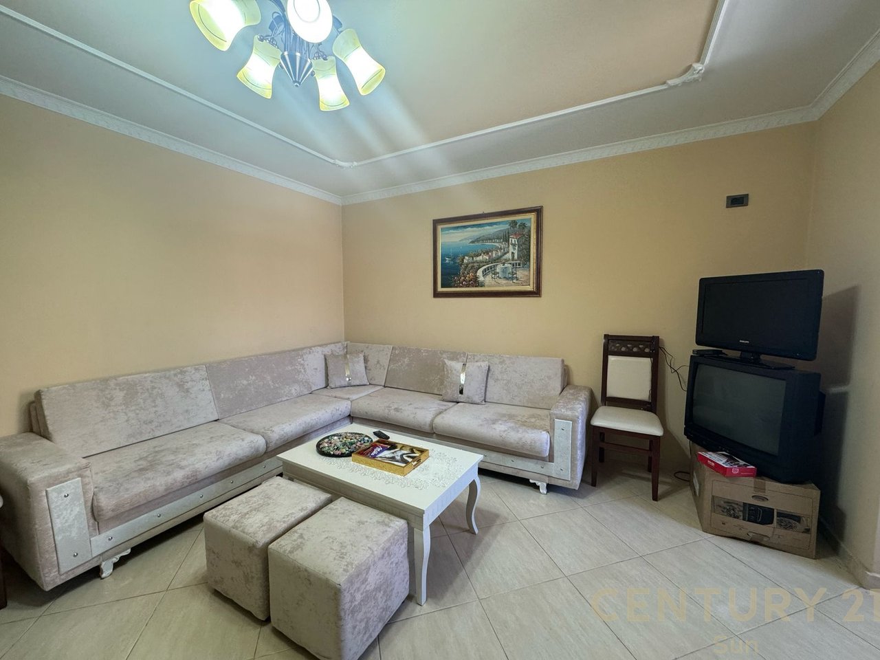 APARTAMENT 2+1 PER QIRA TEK SHKOLLA E KUQE!