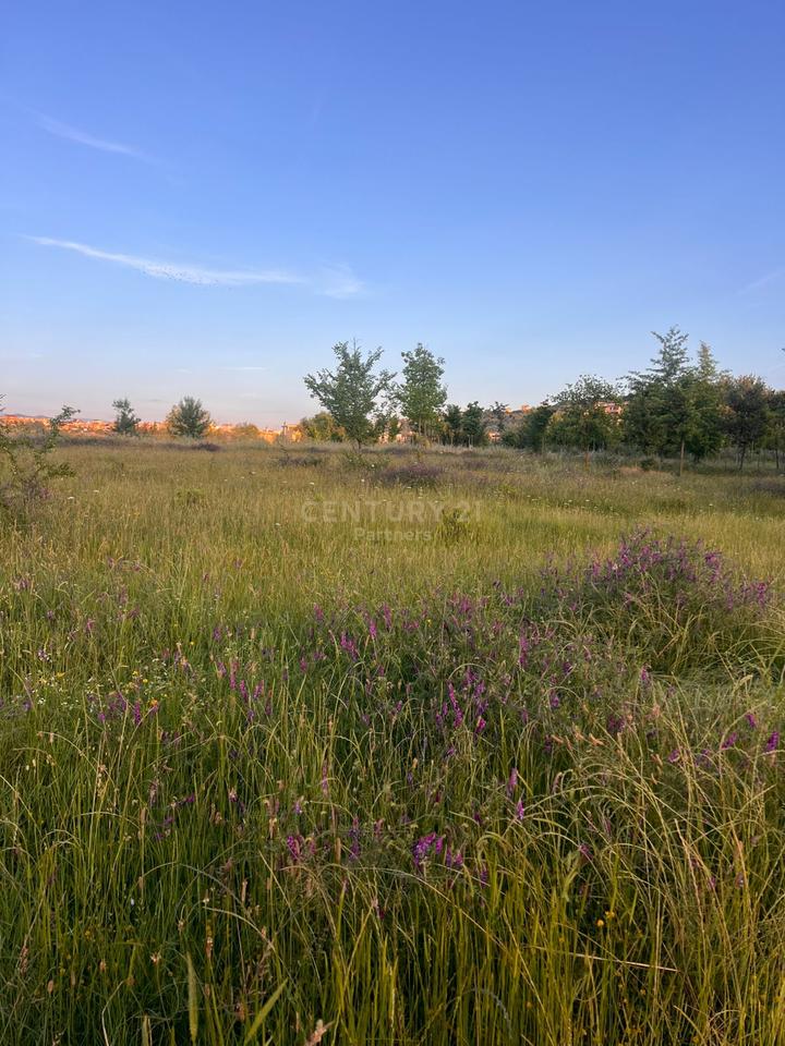 TOKA E ENDRRAVE PRANE LIQENIT TE FARKES -500M2 PER VILEN TENDE PRIVATE