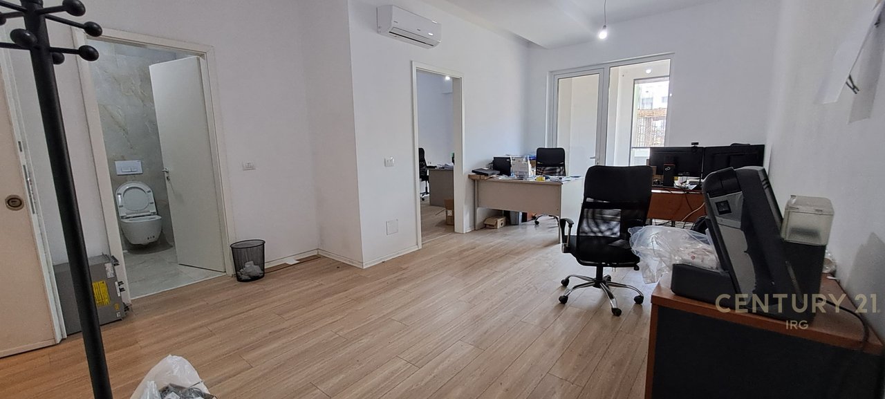 Stiamo affittando un appartamento ufficio in via Jordan Misja!