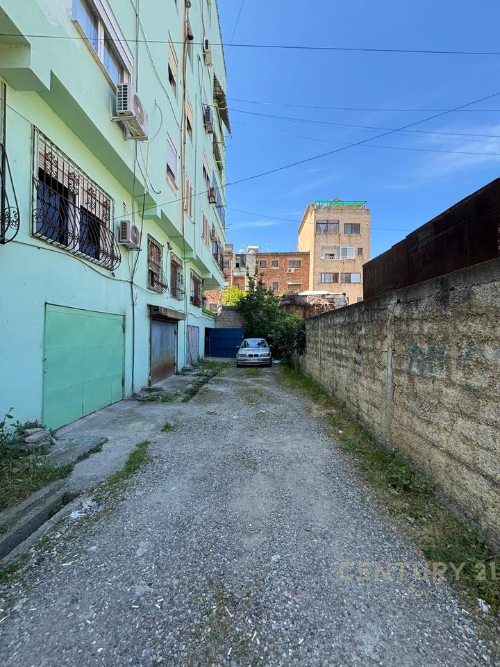 GARAGE FOR SALE WITH AREA OF 36 m². FORMER BREAD FACTORY!