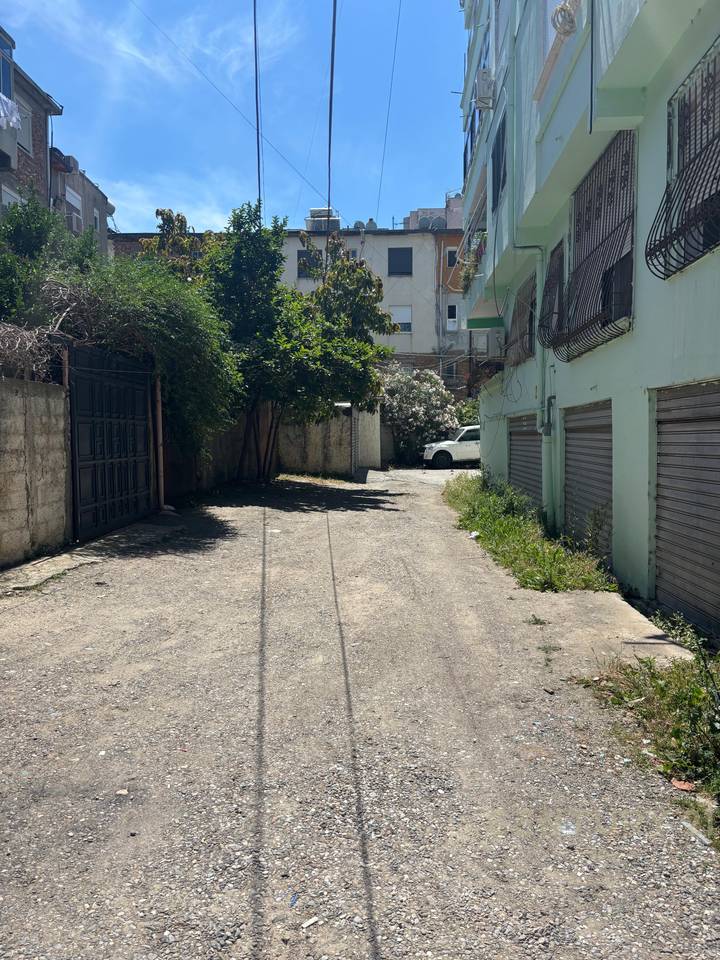 GARAGE FOR SALE WITH AREA OF 36 m². FORMER BREAD FACTORY!
