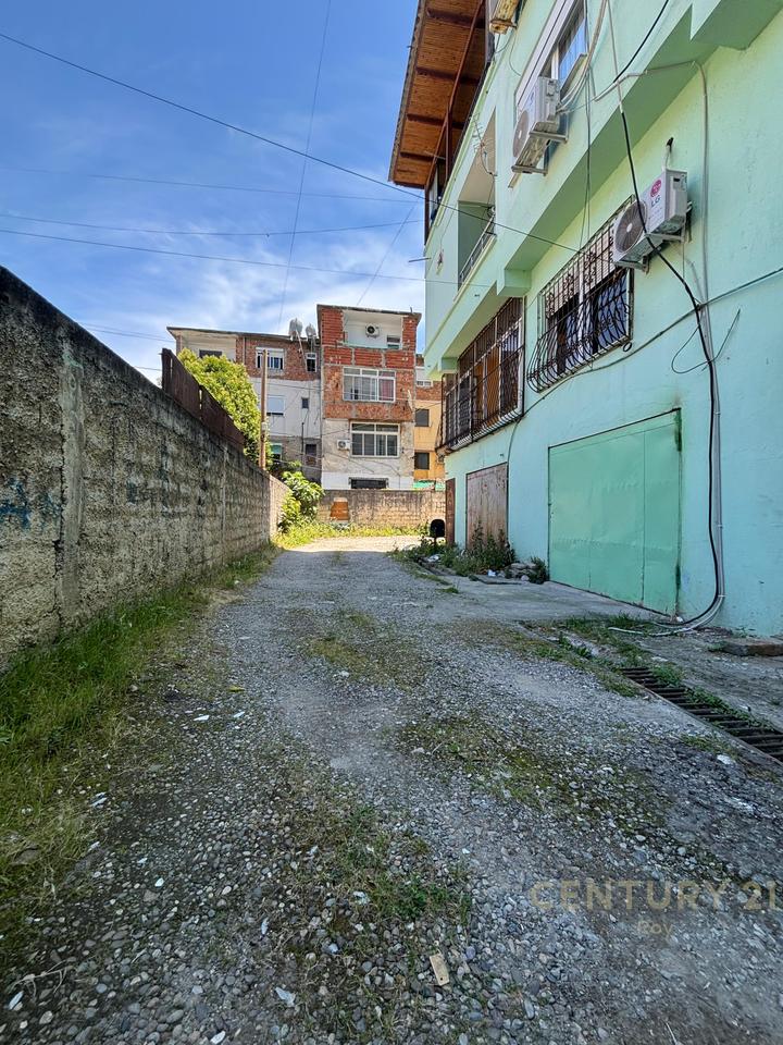 GARAGE FOR SALE WITH AREA OF 36 m². FORMER BREAD FACTORY!