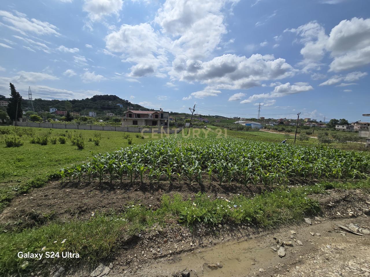 Land for sale in Golem, 490m2!
