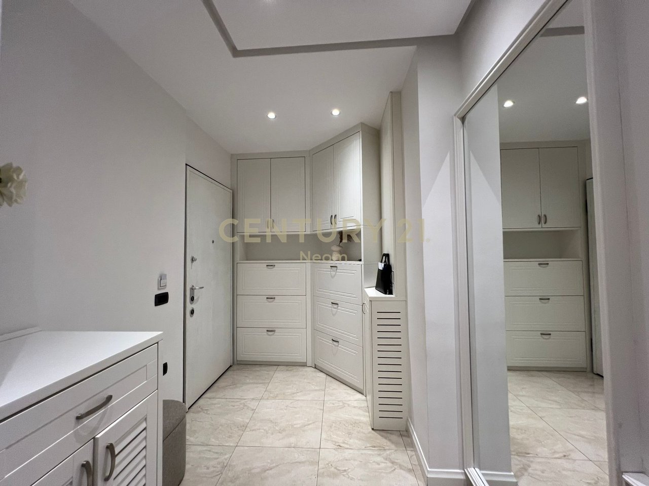 FOR RENT, MODERN PENTHOUSE 2 +1+2 + Parking Space, On the Artificial Lake!
