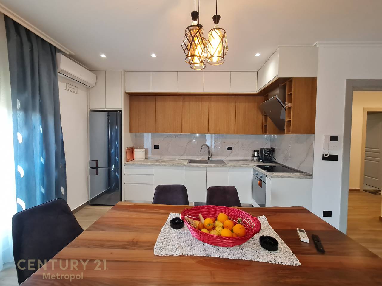 OFROJ PER QIRA APARTAMENT 2+1+2 ME 1 POST PARKIMI-TEG!