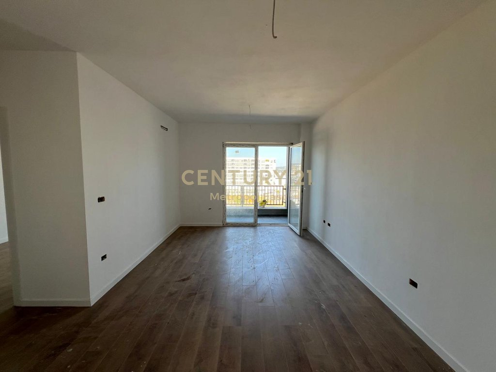 SHITET APARTAMENT 2+1+2 ME 1 POST PARKIMI TEK UNIVERS CITY