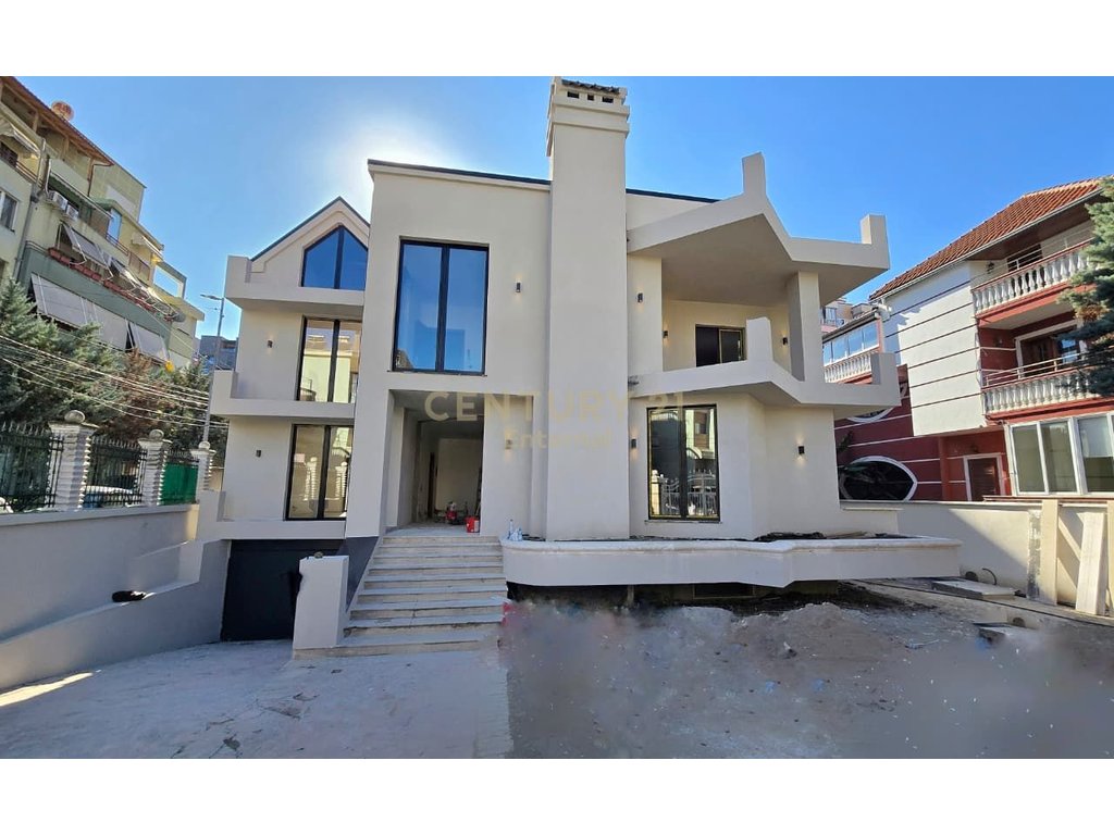 VILLA FOR RENT IN THE DINAMO COMPLEX