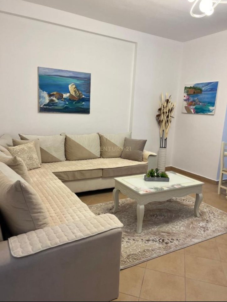 Apartament me qira 2+1+2 – Rruga e Çipajve, Vlorë