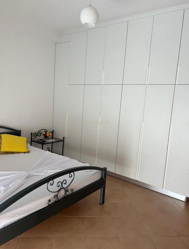Apartament me qira 2+1+2 – Rruga e Çipajve, Vlorë